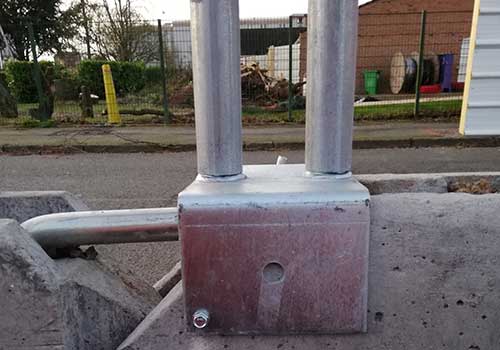 Support de glissière pour clôture